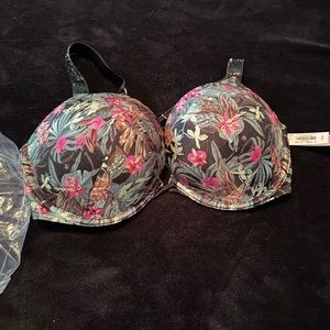 Victoria’s Secret Bombshell Bikini Top NWT 34dd